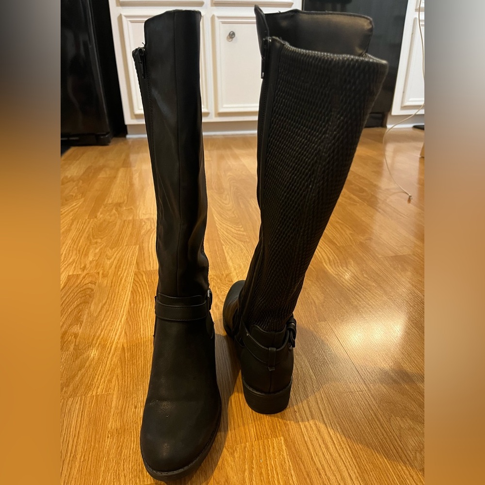 Black knee boots